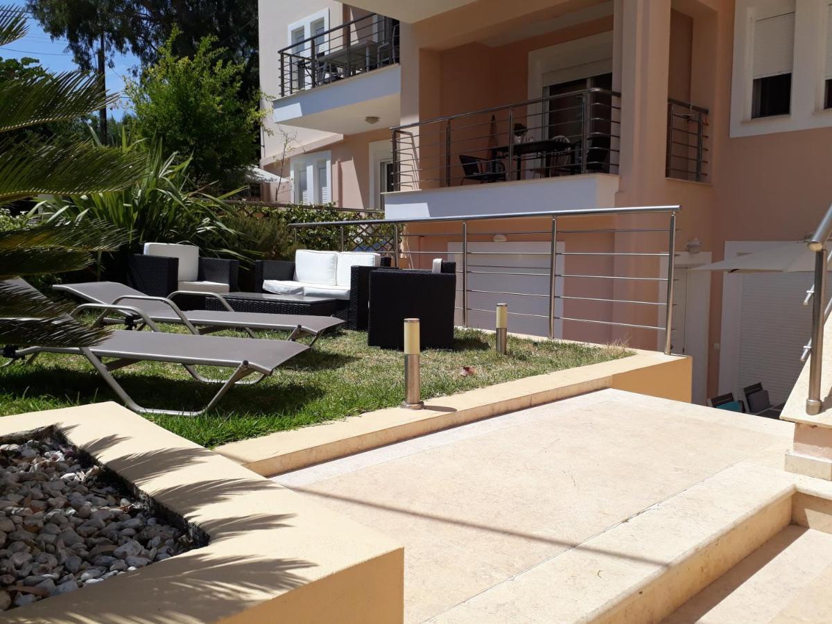 Apartment Lilly, Apartment With Communal Pool, 10 Meters From Sea Sami  Dış mekan fotoğraf