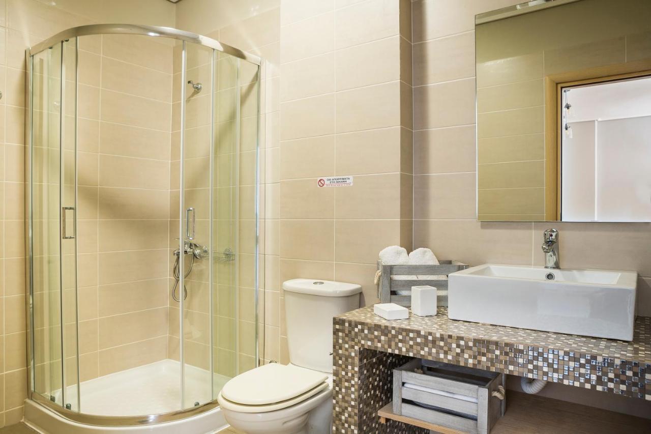 Apartment Lilly, Apartment With Communal Pool, 10 Meters From Sea Sami  Dış mekan fotoğraf