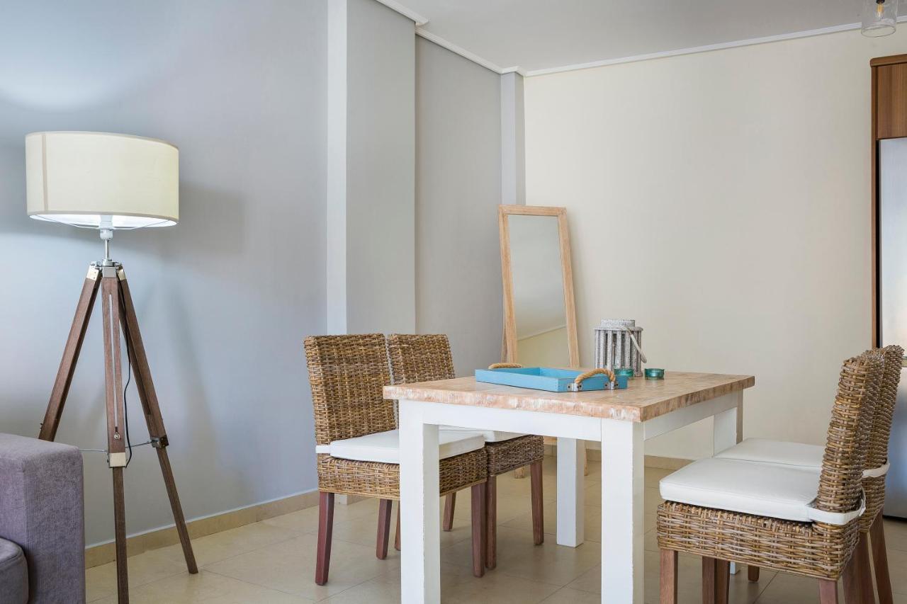 Apartment Lilly, Apartment With Communal Pool, 10 Meters From Sea Sami  Dış mekan fotoğraf